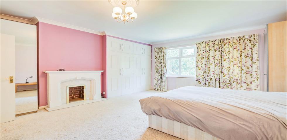 			LET, 4 Bedroom, 1 bath, 1 reception Flat			 Menelik Road, WEST HAMPSTEAD